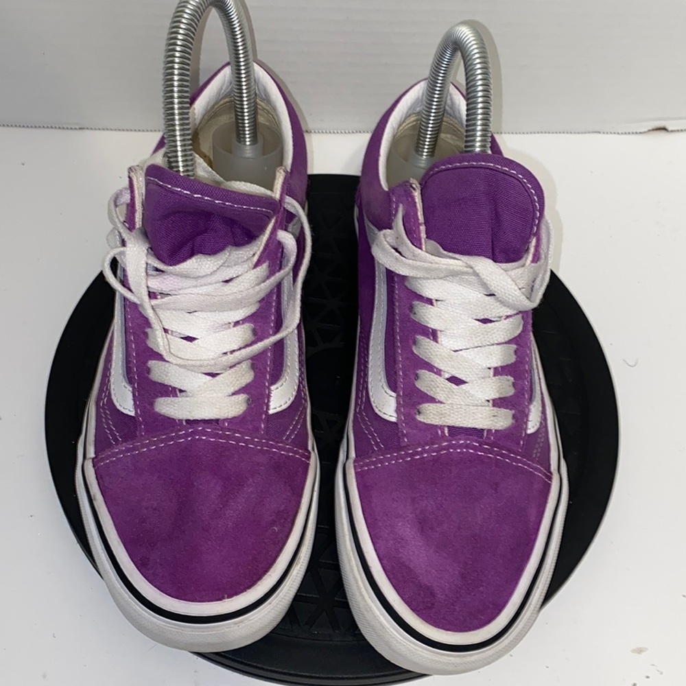 Unisex Vans suede on toe and heal, rest of shoe cloth size: men 4.5 women 6.0.